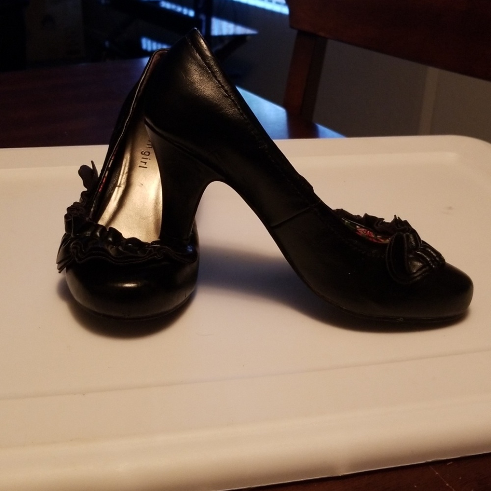 Detailed printed pumped heels